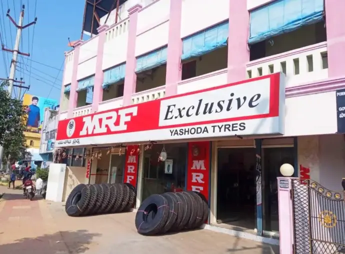 Yashoda tyres store